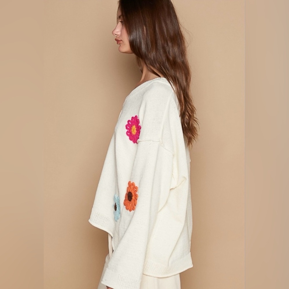 POL Cream Oversized Chenille Floral Patch Sweater Size Small - Picture 5 of 6